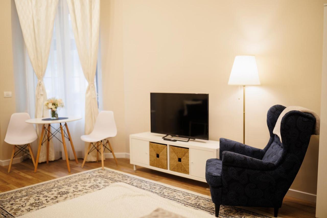 טימישוארה Jolie Flat In The Heart Of The City מראה חיצוני תמונה