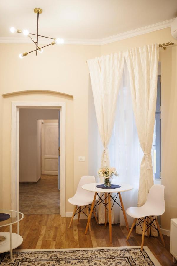 טימישוארה Jolie Flat In The Heart Of The City מראה חיצוני תמונה
