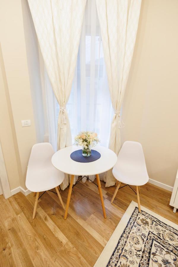 טימישוארה Jolie Flat In The Heart Of The City מראה חיצוני תמונה