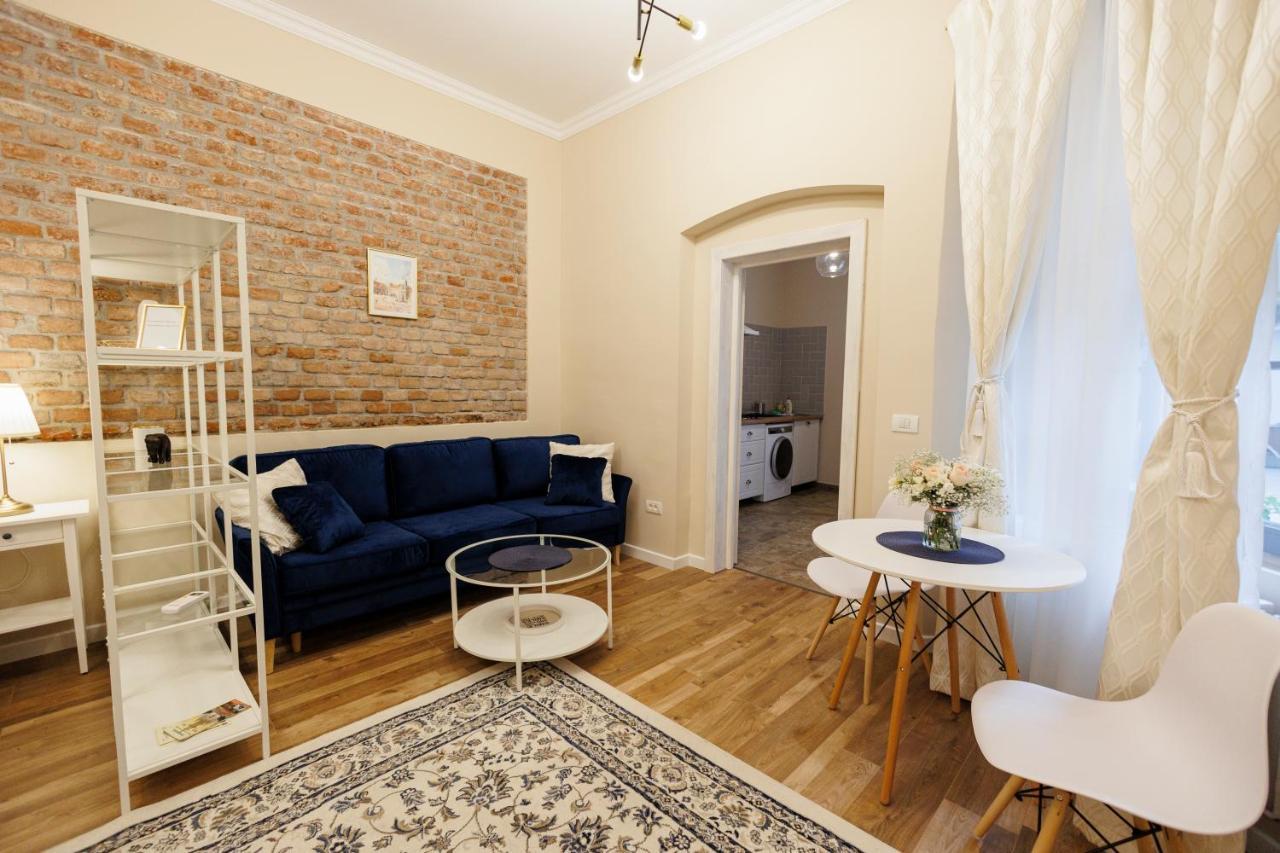 טימישוארה Jolie Flat In The Heart Of The City מראה חיצוני תמונה