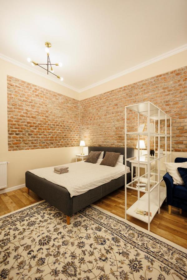 טימישוארה Jolie Flat In The Heart Of The City מראה חיצוני תמונה